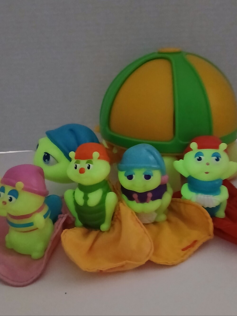 Vintage 1985 Hasbro Glo Worm 4 Glo Friends With Sleeping Bag Glo Turtle Hopper